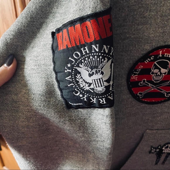 Gray patch zip up sweatshirt - Picture 7 of 13